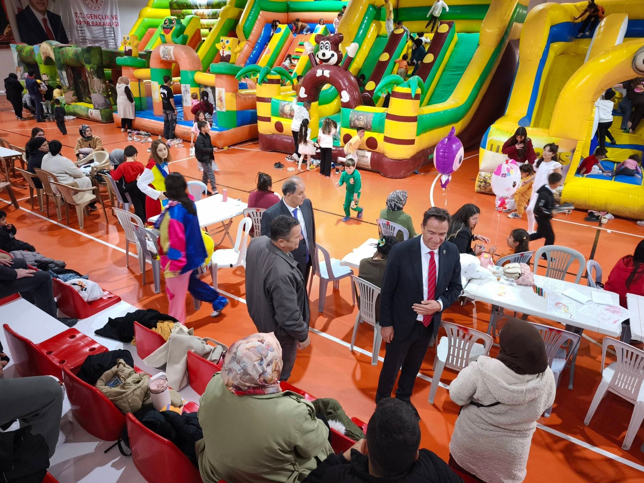 23 NİSAN ÇOCUK ŞENLİĞİNE BÜYÜK İLGİ